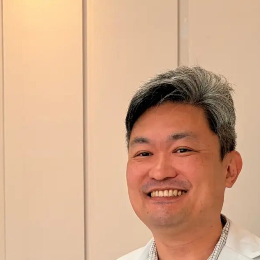 Foto de Dr. Dennis Hideki Fukuoka